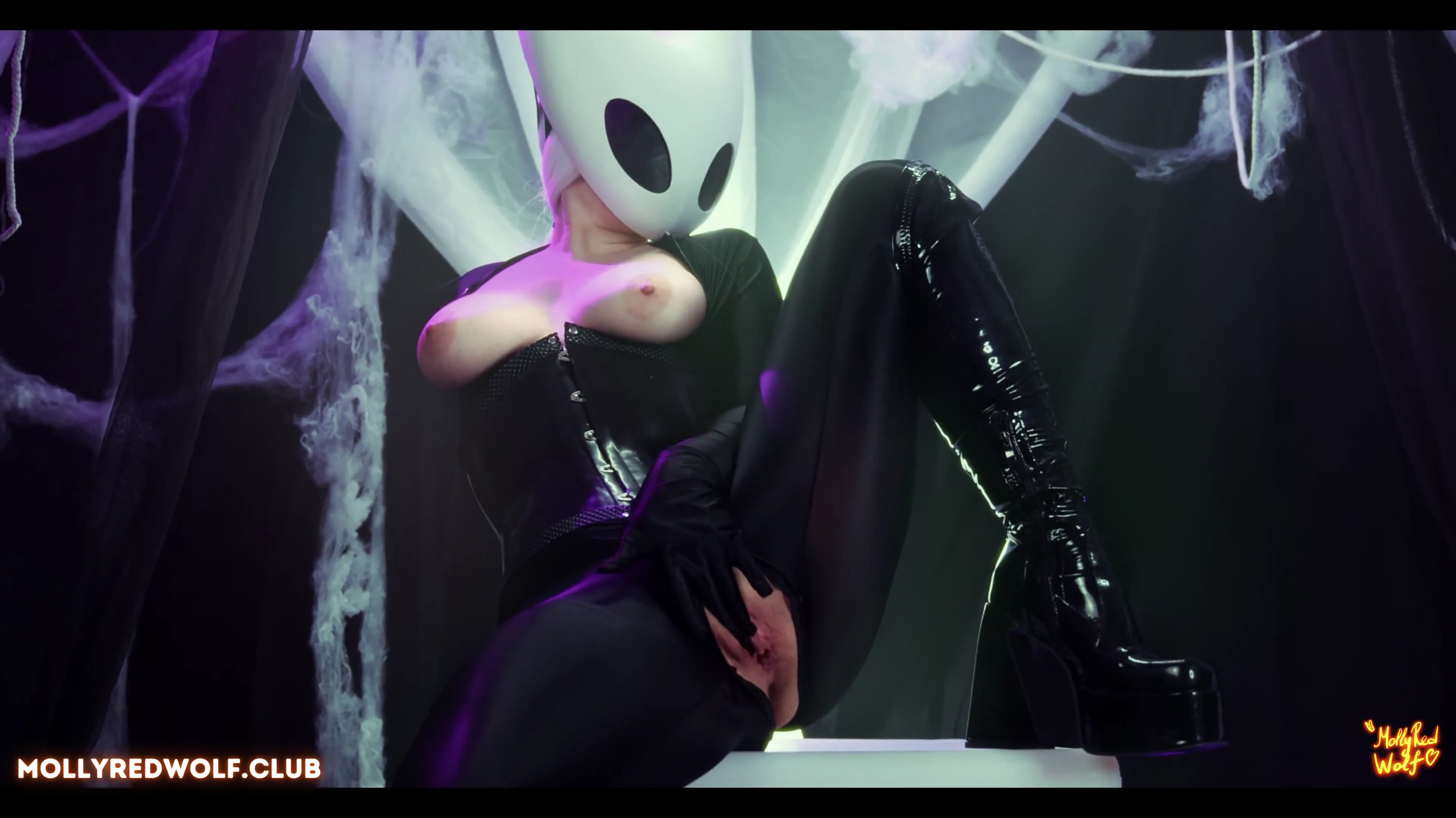 [MITAKU] MollyRedWolf – Hornet